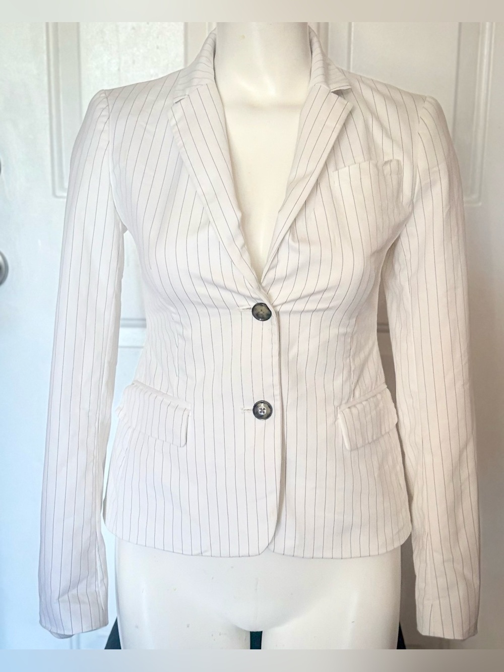White Cotton blend blazer, Banana Republic black pinstripe jacket Women’s size 0
